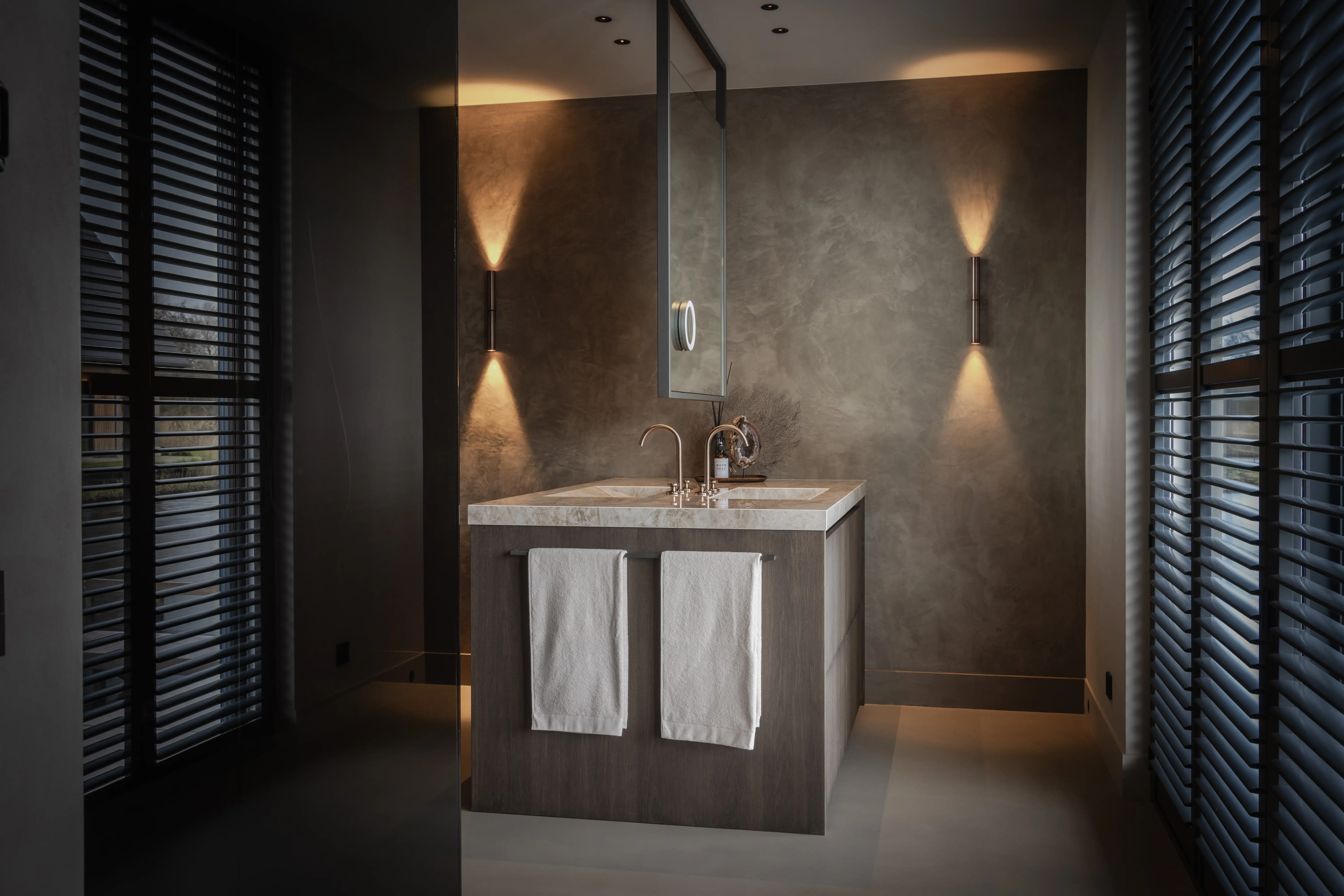 Villa aan het Water - Moderne badkamer met zwevend meubel